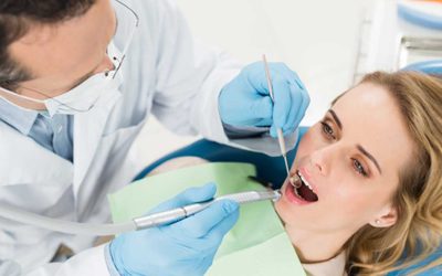 “5 Signs You Might Need to Visit a Dentist Right Away”